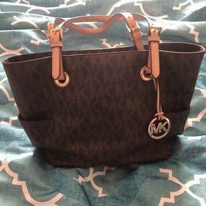 Michael Kors Jet Set Tote in Signature Logo Print